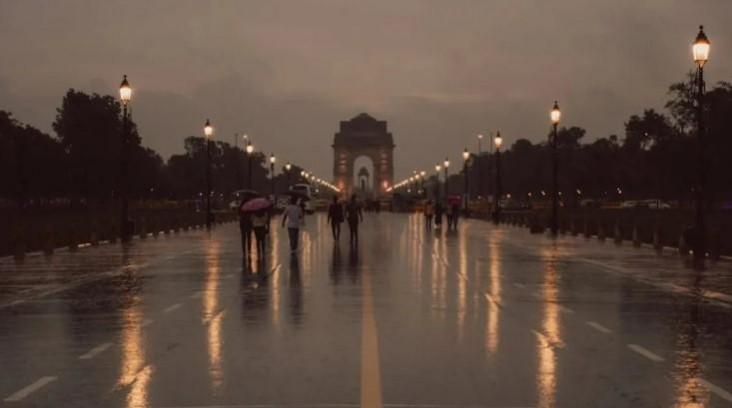 Light rainfall graces Delhi-NCR, AQI improves slightly