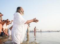 Art of Living's massive food drive at Mahakumbh; served over 6 lakh devotees