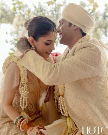 Prateik Babbar- Priya Banerjee locks lips on mandap; share dreamy wedding pictures Prateik Babbar- Priya Banerjee locks lips on mandap; share dreamy wedding pictures