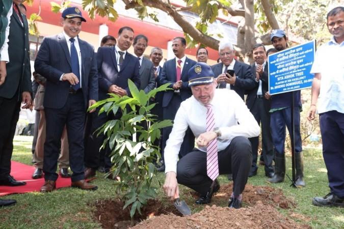 IMO Secretary General hails India's role in sustainable shipping, seafarer welfare IMO Secretary General hails India's role in sustainable shipping, seafarer welfare