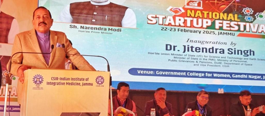 Minister of State (Independent Charge) for Science & Technology; MoS PMO, Personnel, Public Grievances, Pensions, Atomic Energy & Space, Dr. Jitendra Singh addressing the gathering after inaugurating national startup festival at Jammu Dr Jitendra Singh