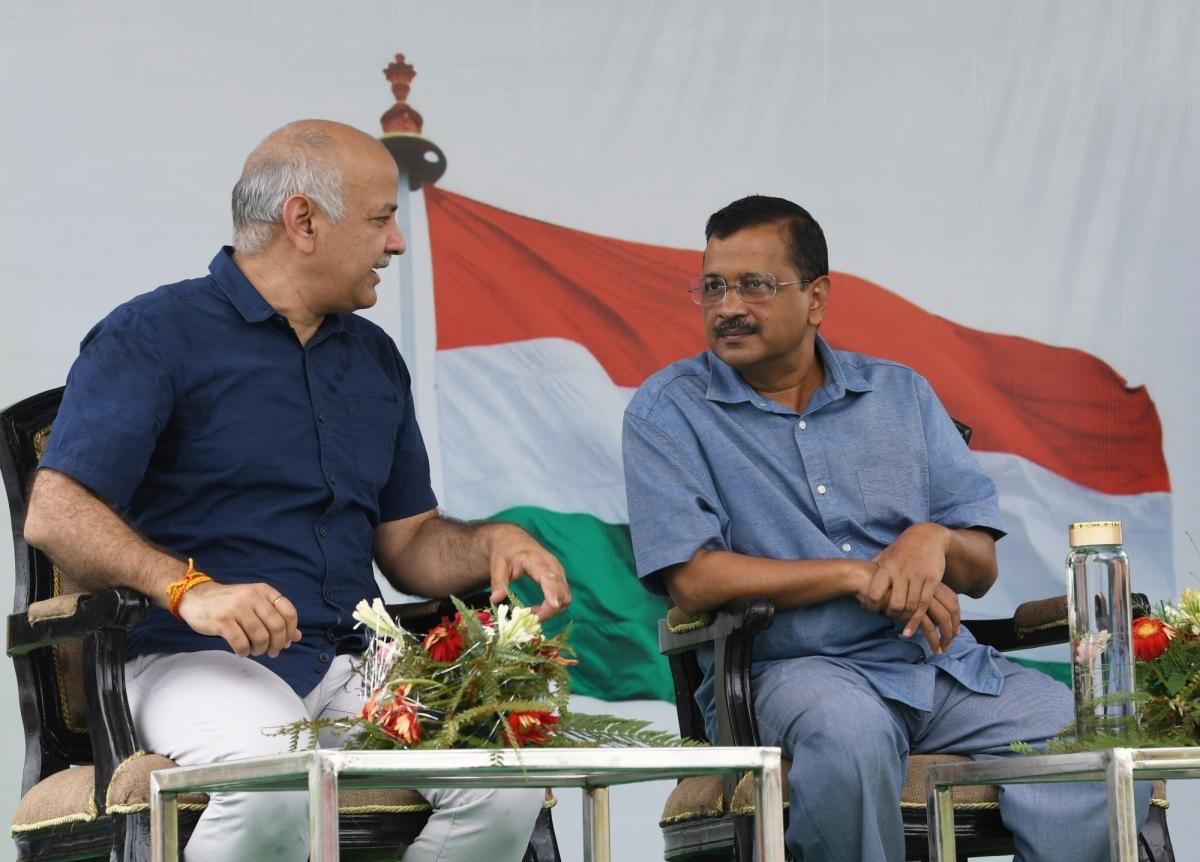 Rs 2,000 crore revenue loss due to Delhi's liquor policy: CAG report puts AAP in dock