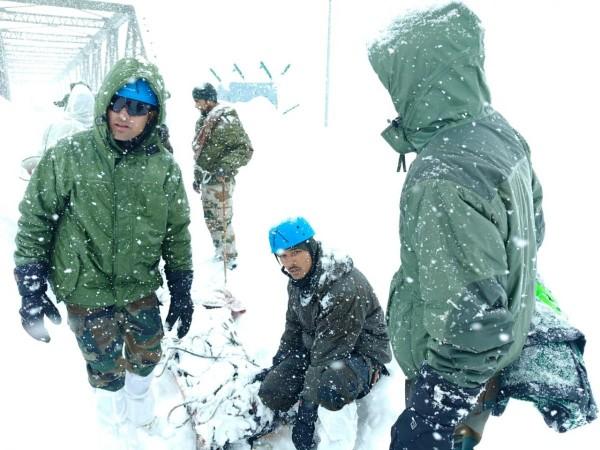 Avalanche Traps Workers in Uttarakhand