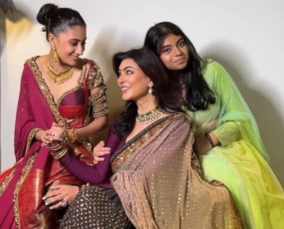 Sushmita Sen with daughters Sushmita Sen with daughters
