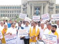 Karnataka BJP stages protest march over 'insult' to Governor
