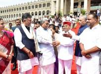 No serious law & order issues, K'taka model being studied by many economists globally: Guv
