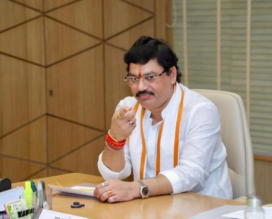 Dhananjay Munde resigns