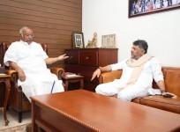Amid K'taka Congress infighting, DK Shivakumar meets Mallikarjun Kharge
