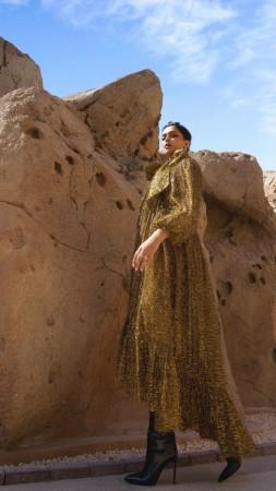 'Horrendous way to hide her gained weight?' Deepika Padukone's glittery gold outfit fails to impress; fans compare it to wrapping paper 'Horrendous way to hide her gained weight?' Deepika Padukone's glittery gold outfit fails to impress; fans compare it to wrapping paper