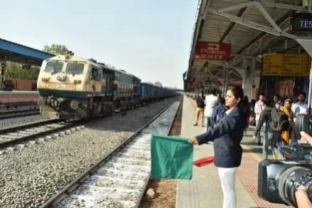 Women staff in Indian Railways crosses 1.1 lakh-mark Women staff in Indian Railways crosses 1.1 lakh-mark
