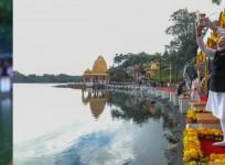 Highlighting India-Mauritius spiritual connect, PM Modi offers prayers at revered Ganga Talao