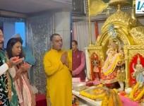 Delhi Minister offers prayers at Jhandewalan temple, extends Holi wishes