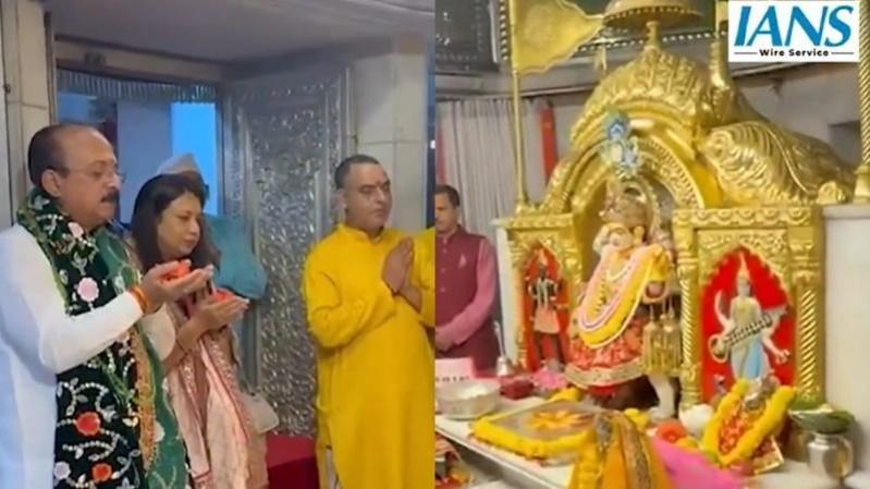 Delhi Minister offers prayers at Jhandewalan temple, extends Holi wishes Delhi Minister offers prayers at Jhandewalan temple, extends Holi wishes