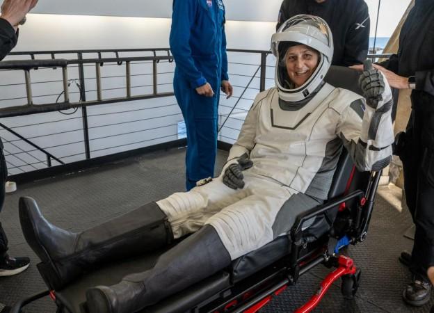Sunita Williams returns to earth, greets the world with smiles, waves, gives thumbs-up; R. Madhavan, Anand Mahindra, Indians rejoice Sunita Williams returns to earth, greets the world with smiles, waves, gives thumbs-up; R. Madhavan, Anand Mahindra, Indians rejoice