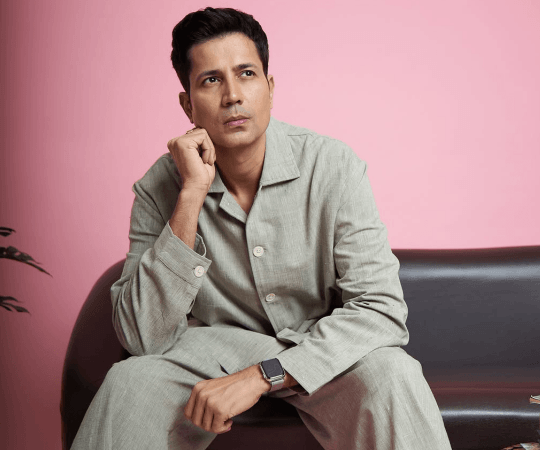 Sumeet Vyas is currently busy with shows of the Indian adaptation of Sleuth on stage. Sumeet Vyas