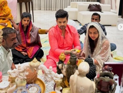 Karan Kundrra and Tejasswi Prakash's 'roka' pics Karan Kundrra and Tejasswi Prakash's 'roka' pics
