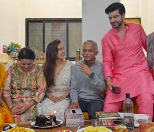 Karan Kundrra and Tejasswi Prakash's 'roka' pics Karan Kundrra and Tejasswi Prakash's 'roka' pics