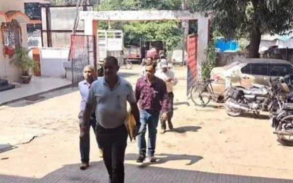 CBI team attacked during raid on bank recovery agent's house, three injured CBI team attacked during raid on bank recovery agent's house, three injured