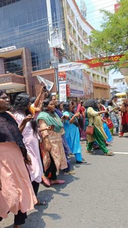 Kerala Asha workers cut hair as pay hike protest enters 50th day