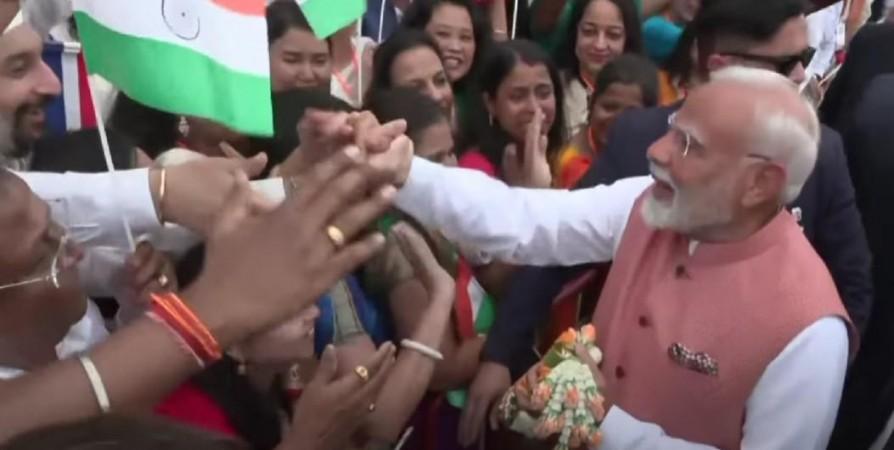 PM Modi thanks Indian diaspora in Thailand, calls Thai Ramayana 'enriching experience' PM Modi arrives in Bangkok to enthusiastic welcome by Indian diaspora