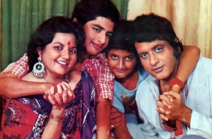 Manoj Kumar with family Manoj Kumar with family