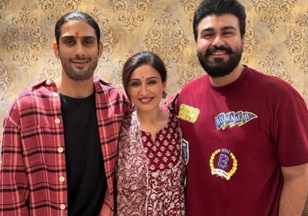 Aarya Babbar with Prateik and Juhi Aarya Babbar with Prateik and Juhi