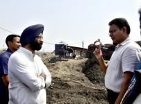 Delhi Minister Sirsa reviews waste reduction work at Ghazipur landfill