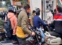 Panic buying of petrol, diesel in Kashmir as Srinagar-Jammu national highway shut after landslides