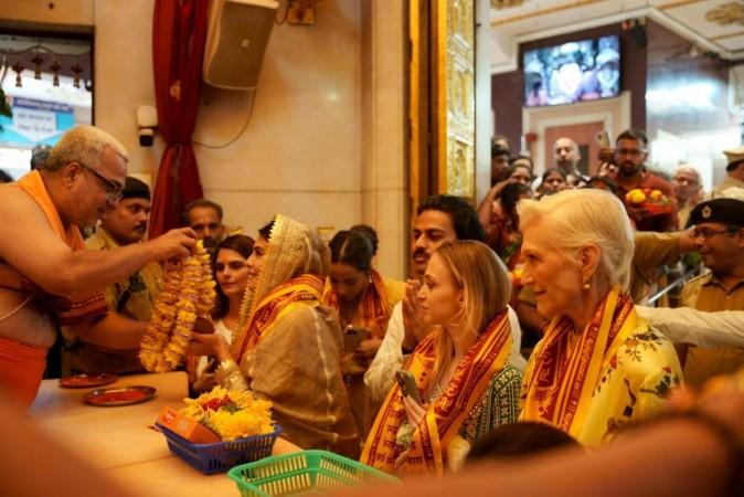 Jacqueline Fernandez seeks blessings at Mumbai's Siddhivinayak Temple with Elon Musk's mother, Maye Musk on Easter Jacqueline Fernandez seeks blessings at Mumbai's Siddhivinayak Temple with Elon Musk's mother, Maye Musk on Easter