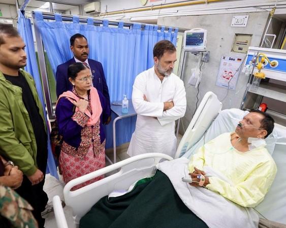 Leader of Opposition Rahul Gandhi meeting with one of the injured of Pahalgam terror attack at Army's Hospital in Srinagar on Friday Rahul Gandhi