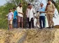 Five killed as mound of soil collapses in UP's Kaushambi