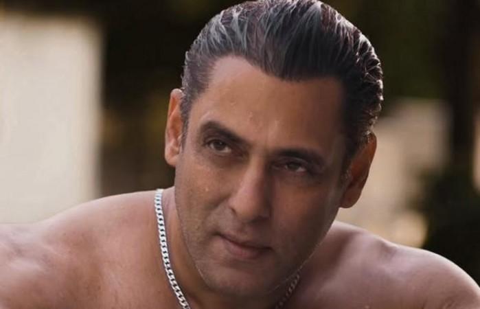 Salman Khan poolside pic Salman Khan poolside pic