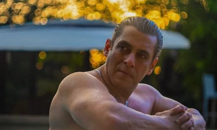 Salman Khan poolside pic Salman Khan poolside pic