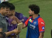Kuldeep Yadav slaps Rinku Singh