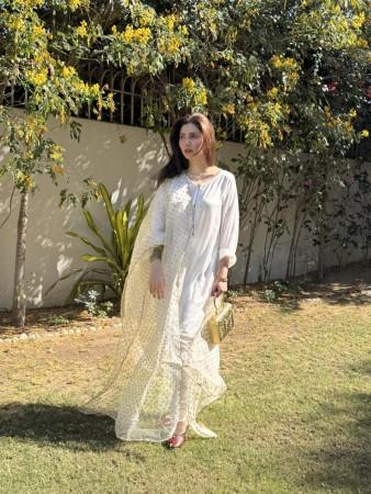 Pakistani Actors Hania Aamir and Mahira Khan's Instagram Accounts Blocked for Indian Users Pakistani Actors Hania Aamir and Mahira Khan's Instagram Accounts Blocked for Indian Users