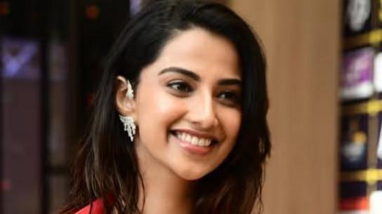 With her talent and strong attitude, Meenakshi Chaudhary is surely on the path to becoming one of the top stars in the South! Meenakshi Chaudhary 2