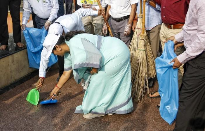 With a broom in hand, Delhi CM Gupta cleans Hanuman Mandir complex With a broom in hand, Delhi CM Gupta cleans Hanuman Mandir complex