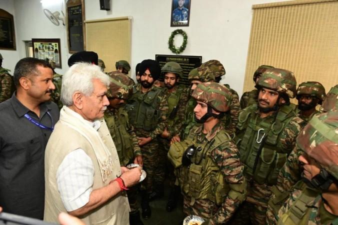 J&K LG Manoj Sinha boosts morale of soldiers in Baramulla J&K LG Manoj Sinha boosts morale of soldiers in Baramulla