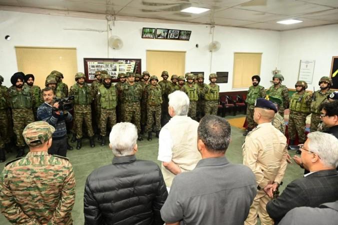J&K LG Manoj Sinha boosts morale of soldiers in Baramulla J&K LG Manoj Sinha boosts morale of soldiers in Baramulla