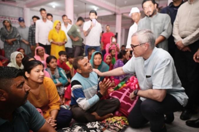 J&K Chief Minister Omar Abdullah interacting with border dwellers who have taken shelter in a camp in Samba area. Omar Abdullah