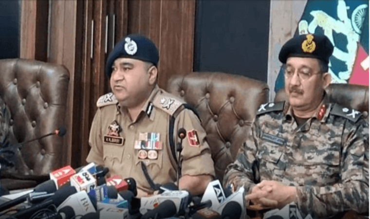 IGP Kashmir V K Birdi along with Major General Dhananjay Joshi, General Officer Commanding, Victor Force, giving details about two encounters in south Kashmir IGP Kashmir
