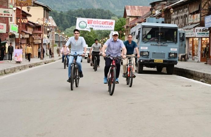 J&K Chief Minister Omar Abdullah conducted an impromptu cycling tour from a local hotel at Pahalgam to Nunwan Base Camp to boost morale of the people. @OmarAbdullah. Omar Abdullah