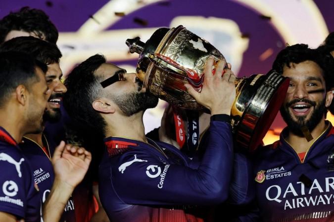RCB wins IPL 2025: Virat Kohli kisses his trophy, poses with Chris Gayle, AB de Villiers as trio celebrate big win RCB wins IPL 2025: Virat Kohli kisses his trophy, poses with Chris Gayle, AB de Villiers as trio celebrate big win