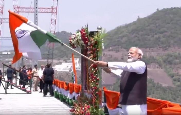 PM Modi waves Tiranga at Chenab bridge; gives befitting reply to Pahalgam plotters PM Modi waves Tiranga at Chenab bridge; gives befitting reply to Pahalgam plotters