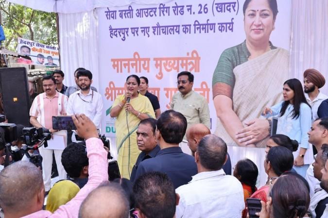 Delhi CM Rekha Gupta Criticizes AAP, Congress Over Slum Neglect Delhi CM Rekha Gupta Criticizes AAP, Congress Over Slum Neglect