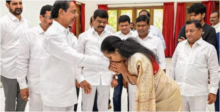 Kavitha meets KCR ahead of P.C. Ghose panel grilling; first meeting between duo after 'devils around him' quip Kavitha meets KCR ahead of P.C. Ghose panel grilling; first meeting between duo after 'devils around him' quip