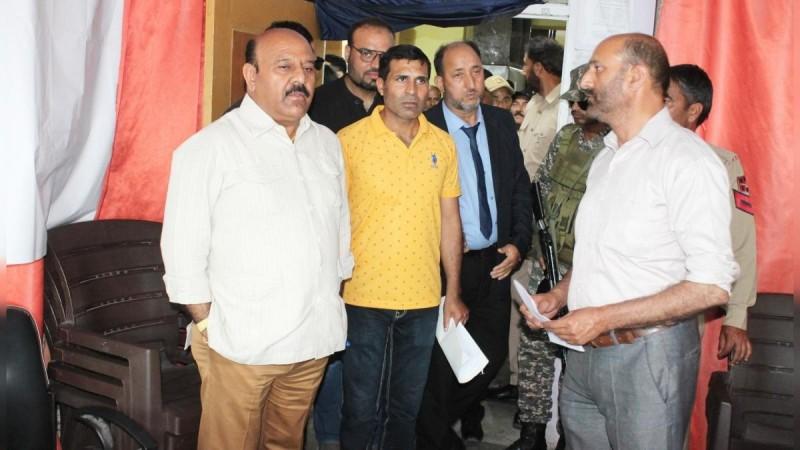 Deputy Chief of J&K Surinder Choudhary conducted a surprise inspection at the Labour Commissioner Office, Srinagar. Surinder Choudhary