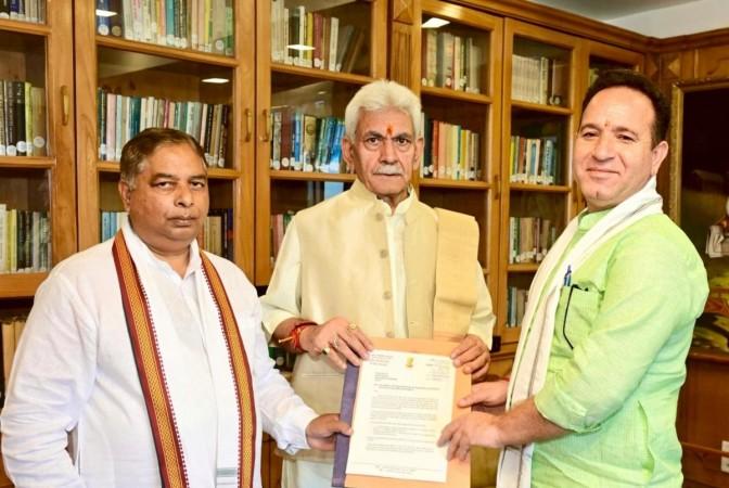 Leader of Opposition in J&K Assembly (right) Sunil Sharma along with J&K BJP president Sat Sharma (left) submitting a memorandum to Lieutenant Governor of J&K Manoj Sinha BJP leaders