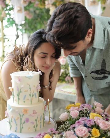 Father's Day 2025: Pregnant Kiara Advani wishes soon-to-be dad Sidharth Malhotra; Vamika's adorable handwritten note for Virat Kohli melts hearts Father's Day 2025: Pregnant Kiara Advani wishes soon-to-be dad Sidharth Malhotra; Vamika's adorable handwritten note for Virat Kohli melts hearts