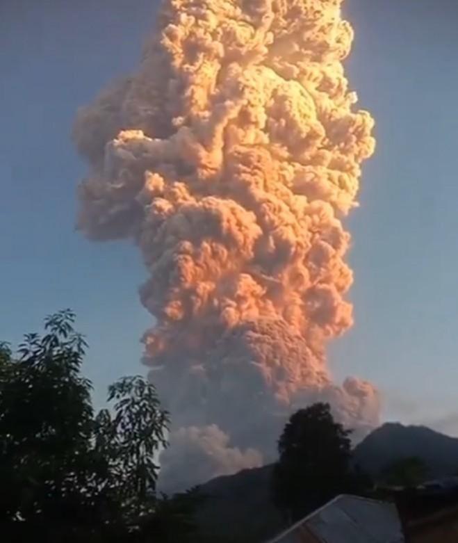 Air India flight from Delhi to Bali returns safely amid massive volcano eruption Air India flight from Delhi to Bali returns safely amid massive volcano eruption